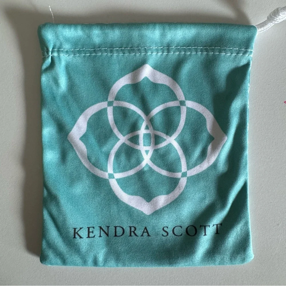 Kendra Scott long gold and green necklace - Picture 5 of 5